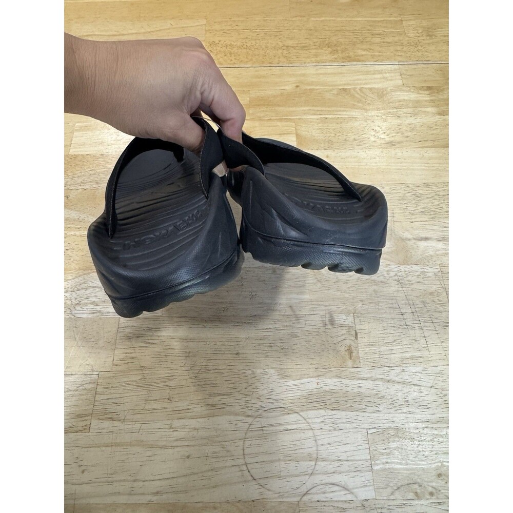 Hoka One Women’s Ora Recovery Sandals Size 7 Black Flip Thong Comfort Vegan EUC - Picture 6 of 8